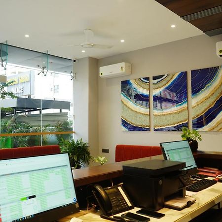 Alaukik Hotel Shirdi Bagian luar foto