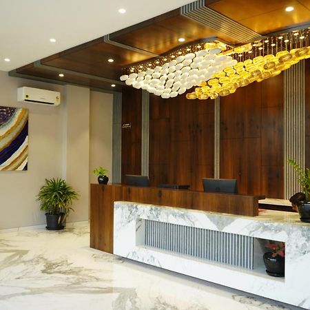 Alaukik Hotel Shirdi Bagian luar foto