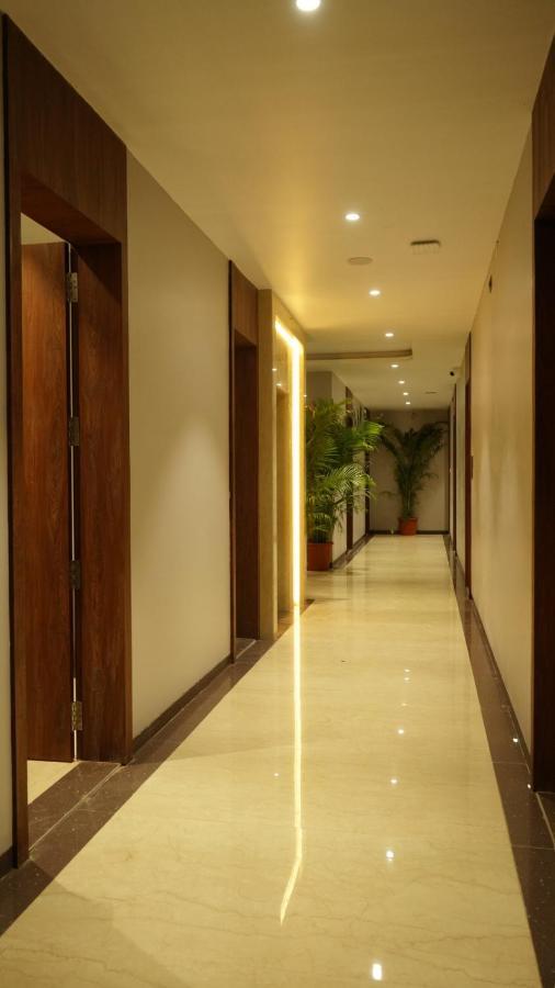 Alaukik Hotel Shirdi Bagian luar foto