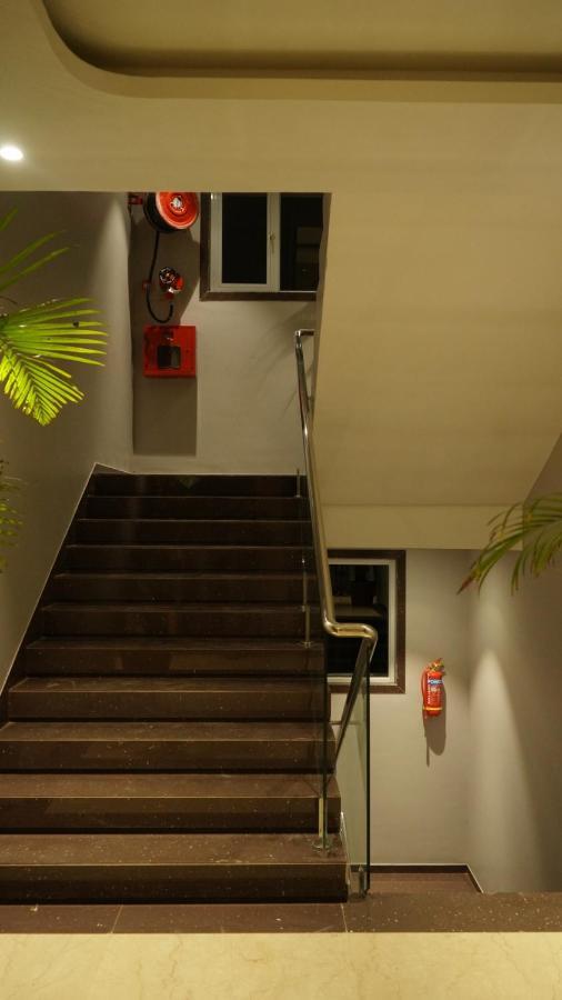 Alaukik Hotel Shirdi Bagian luar foto