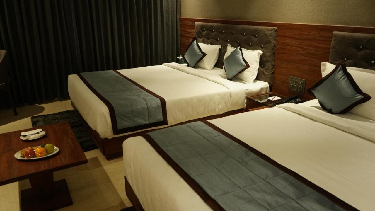 Alaukik Hotel Shirdi Bagian luar foto