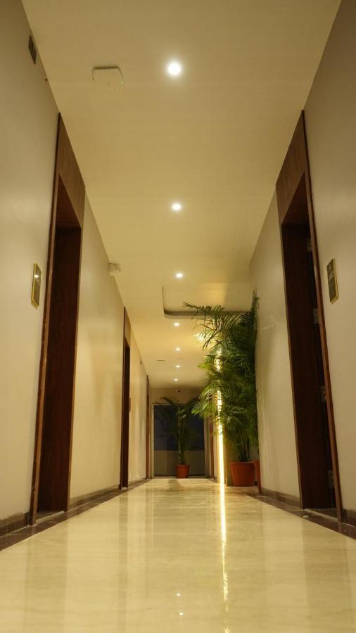 Alaukik Hotel Shirdi Bagian luar foto