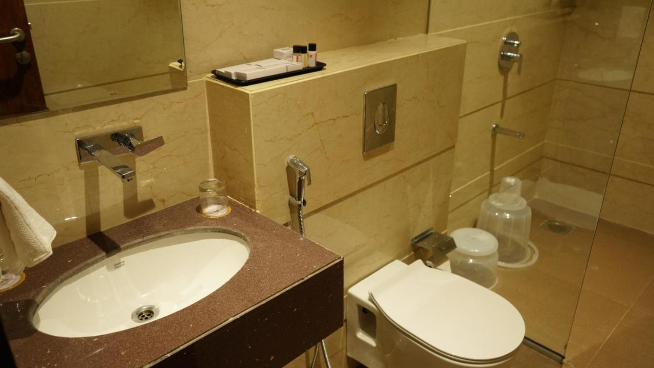 Alaukik Hotel Shirdi Bagian luar foto