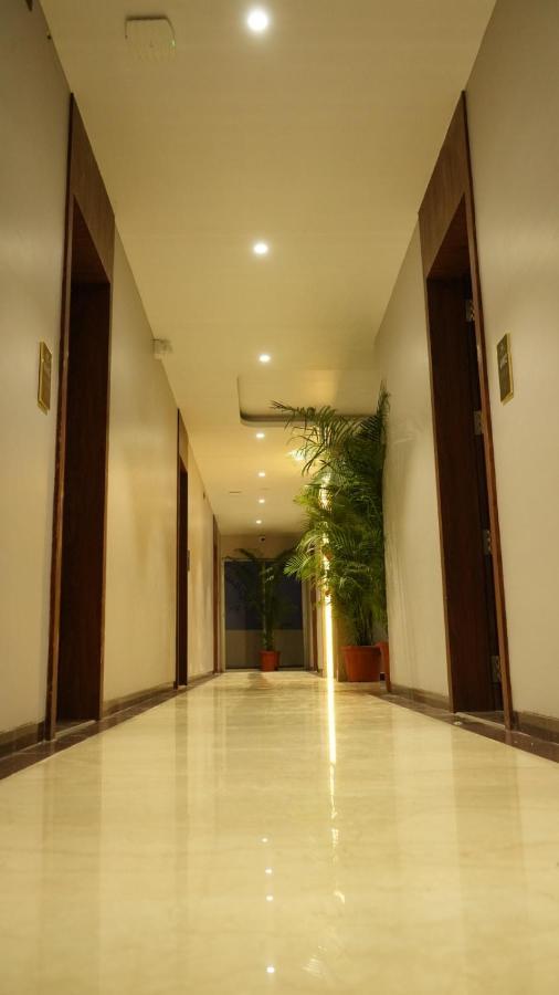Alaukik Hotel Shirdi Bagian luar foto