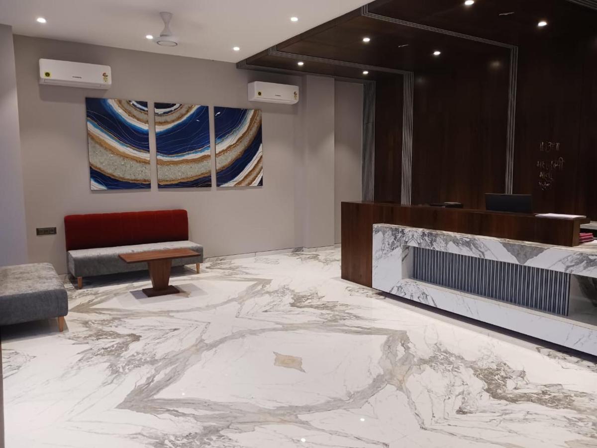 Alaukik Hotel Shirdi Bagian luar foto
