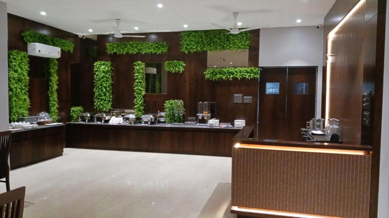 Alaukik Hotel Shirdi Bagian luar foto