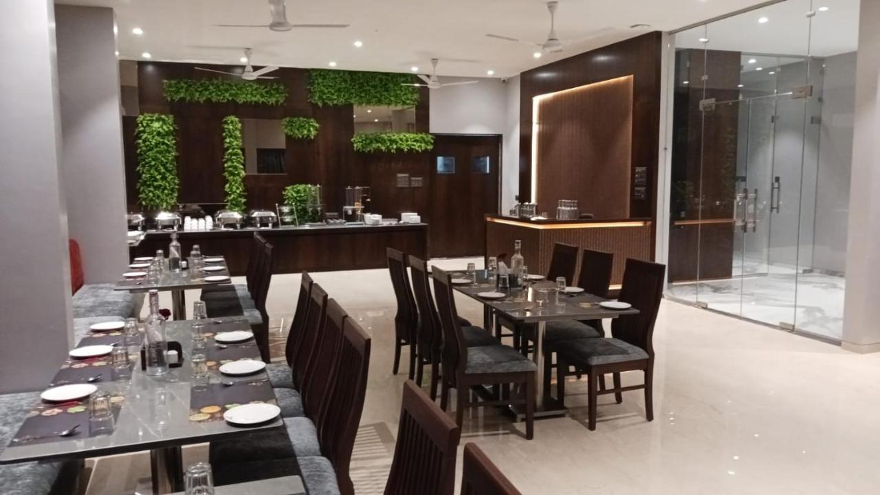 Alaukik Hotel Shirdi Bagian luar foto
