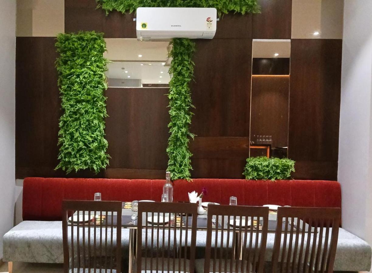 Alaukik Hotel Shirdi Bagian luar foto