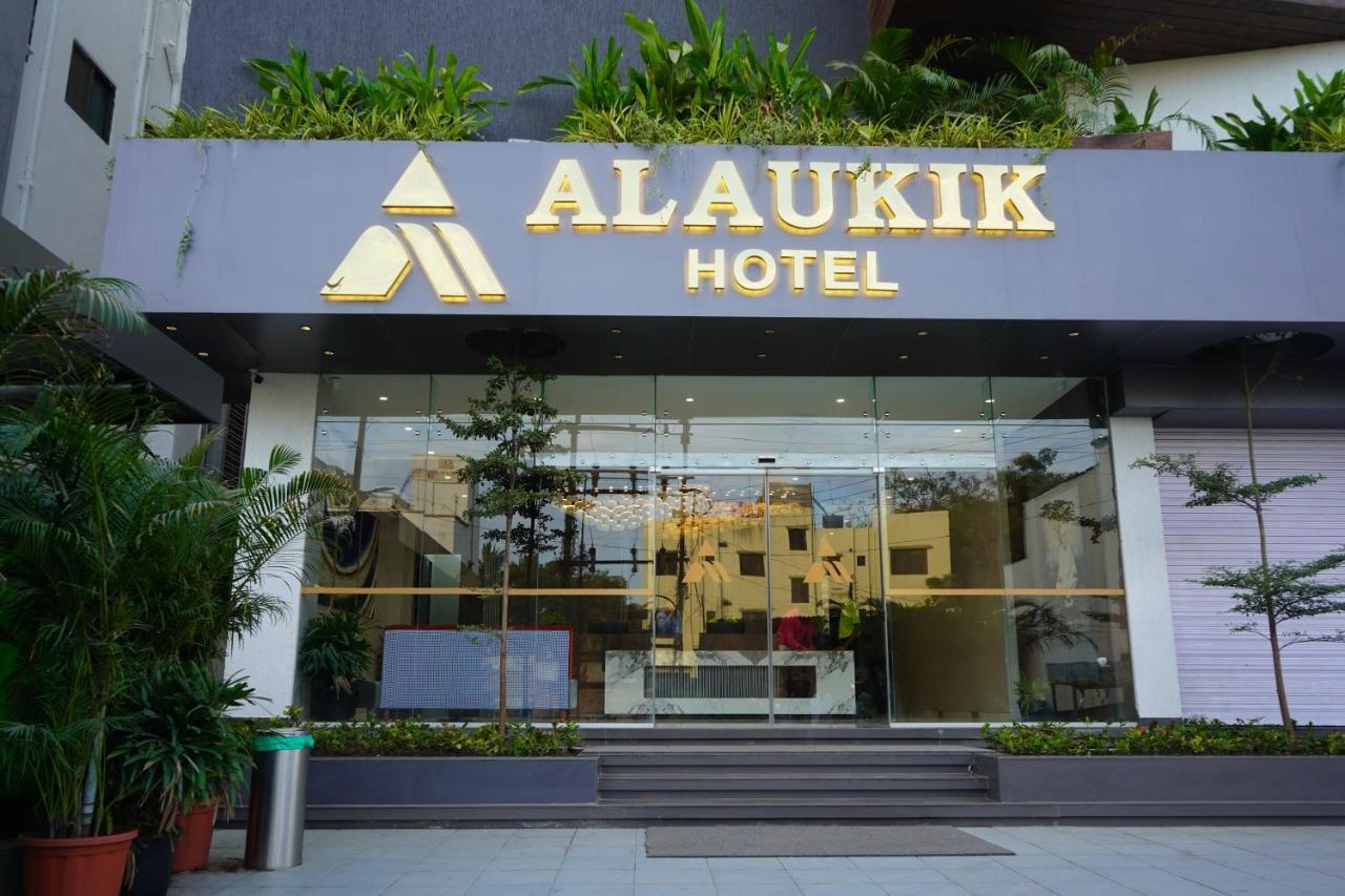 Alaukik Hotel Shirdi Bagian luar foto
