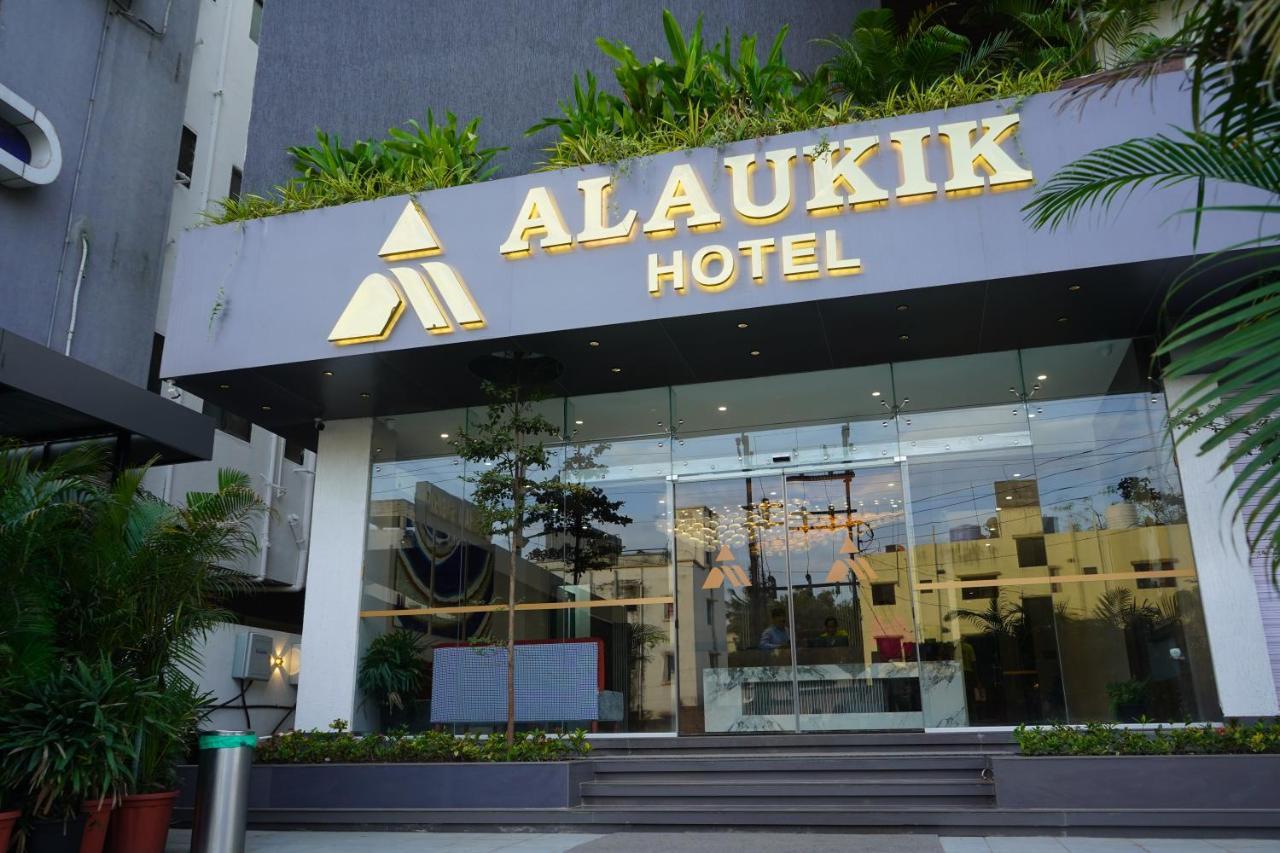 Alaukik Hotel Shirdi Bagian luar foto