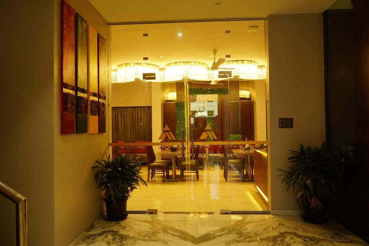 Alaukik Hotel Shirdi Bagian luar foto